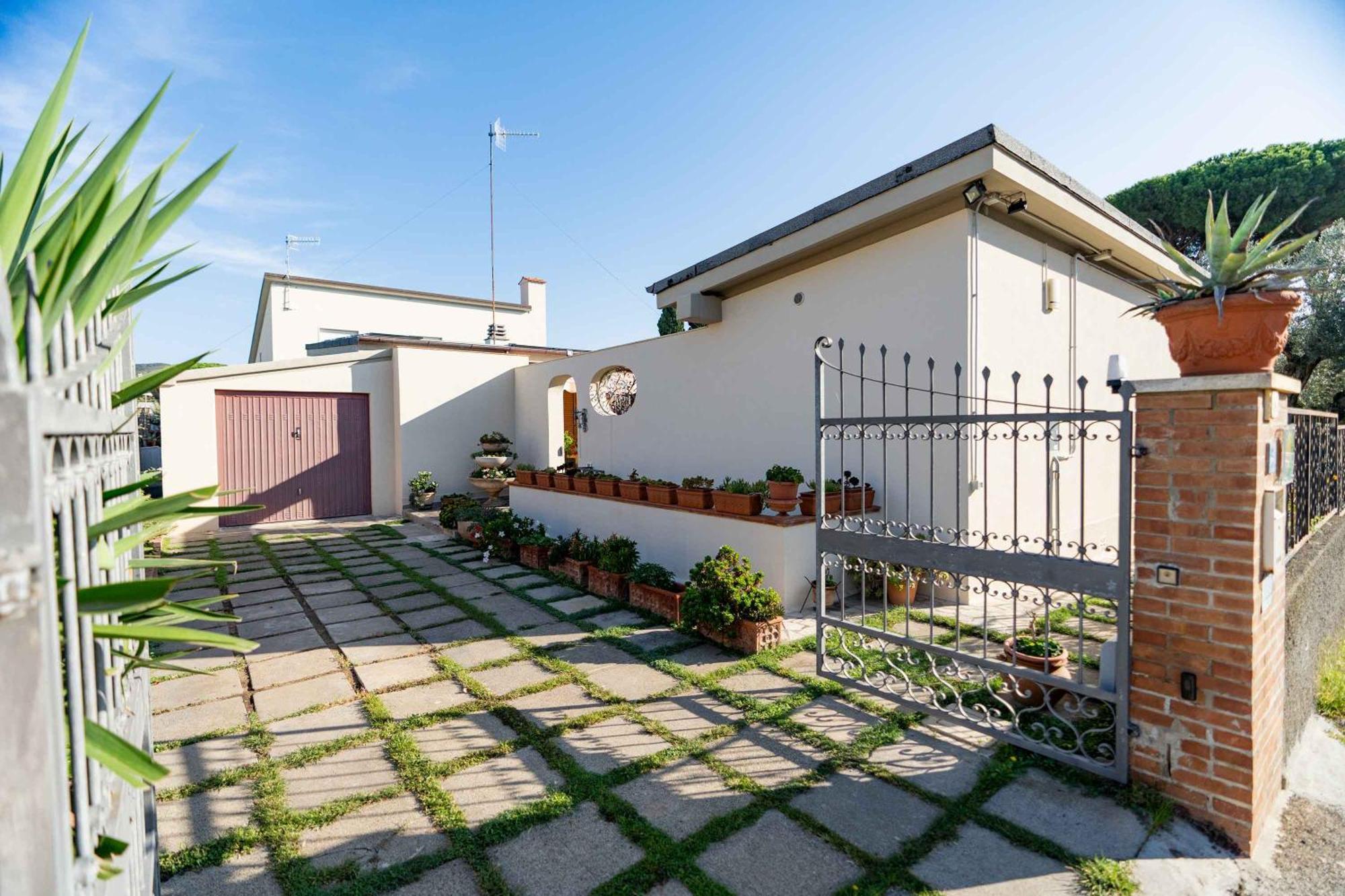 Apartamento Sunny Courtyard Piombino Exterior foto